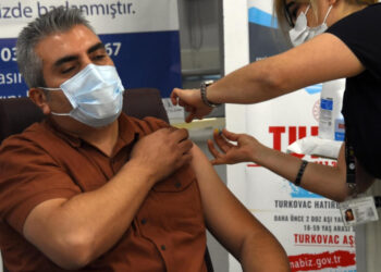 Turkovac, hatırlatma dozu ilk gönüllüye uygulandı!