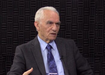 AKP’nin kurucu isminden sert sözler: ‘Yapması gereken susmak’