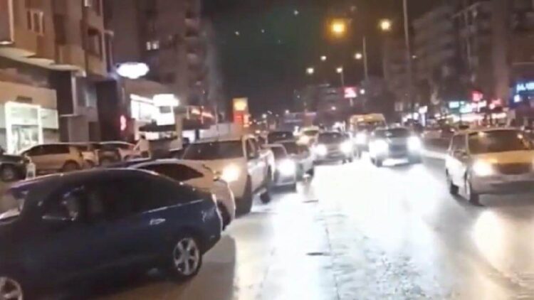 Akaryakıtta zam kuyruğu