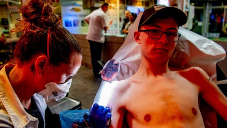 Dövme ve kalıcı makyaj konusunda yeni dönem