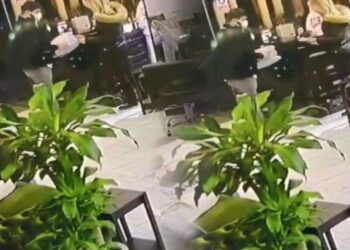 Sosyal medyadan sipariş verdi, paketi açınca şoke oldu