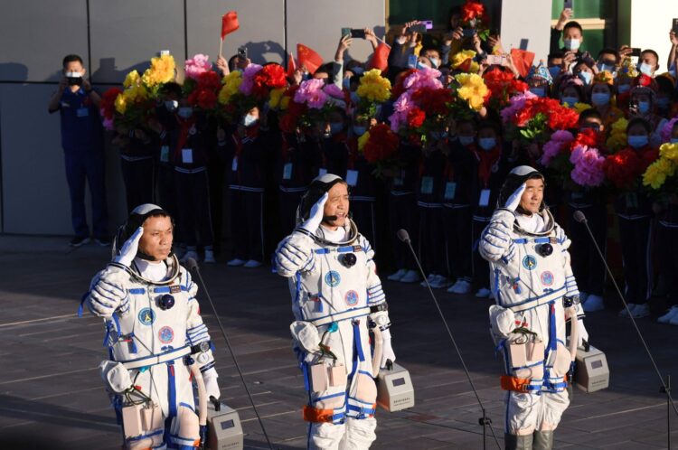 Shenzhou-12 astronotları karantina ve ilk tedaviyi tamamladı