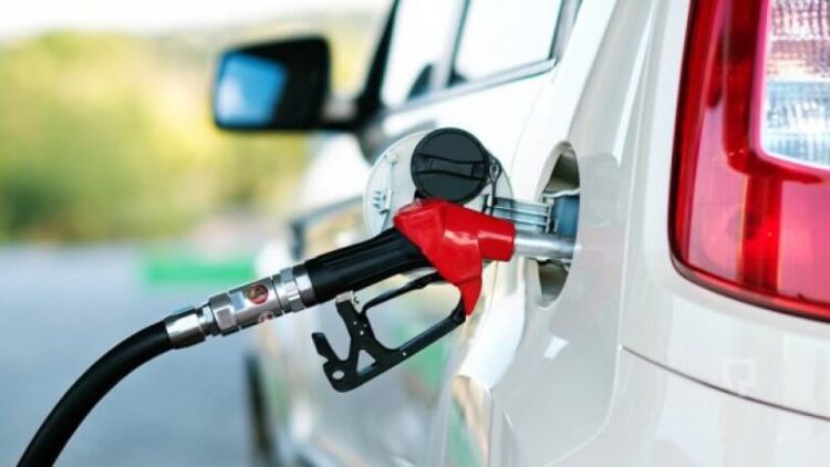 Benzine indirim bekleniyor