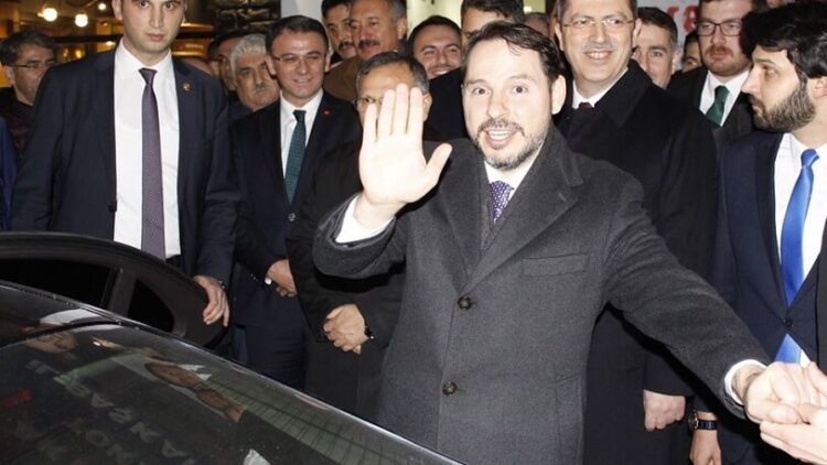 Berat Albayrak Paris’te ortaya çıktı: Fotoğrafları gündem oldu!
