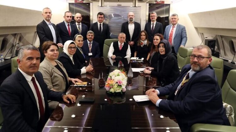 Erdoğan’ın uçağında dikkat çeken isim