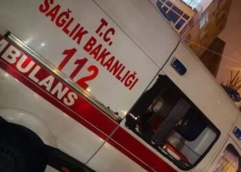 Ambulans görevlileri, 82 yaşındaki yatalak kadını bahçede betona bırakıp gitti