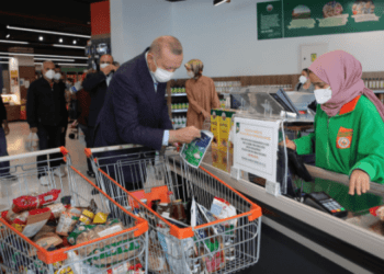 İktidara yakın gazeteci, Erdoğan’ın alışveriş yaptığı marketi eleştirdi