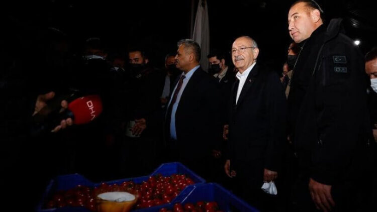 Kılıçdaroğlu’na esnaftan şarkılı ağırlama: ‘Alem buysa başkan sensin’