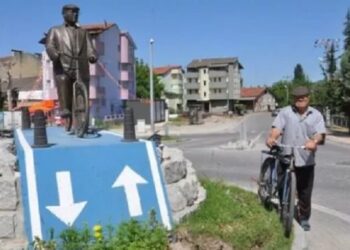 Bisikletiyle heykeli dikilen İsmail Zengin hayatını kaybetti