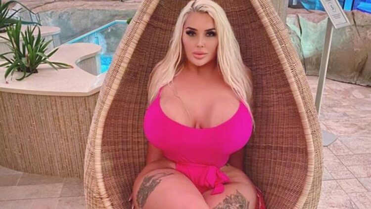 Göğüsleri için servet harcayan kadın ayakkabılarını bile bağlayamıyor