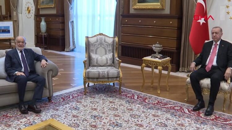 Karamollaoğlu, Erdoğan ile görüşmesinde neden kanepeye oturduğunu açıkladı!