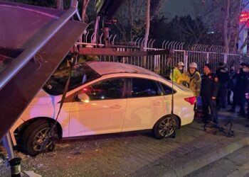 Otobüs durağında can pazarı! Ölü ve yaralılar var
