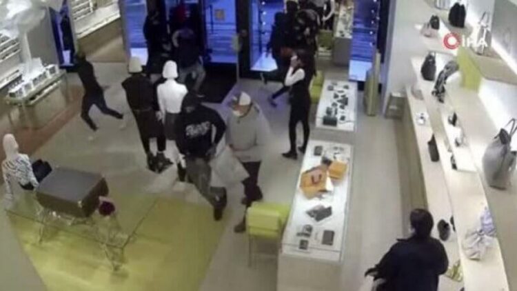 Dakikalar içinde 100 bin dolarlık soygun