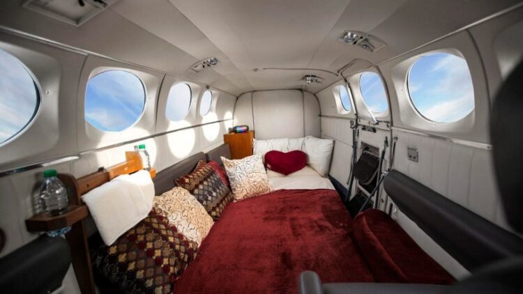 Bu uçak ‘havada seks yapmak isteyenler’ için sefer yapıyor