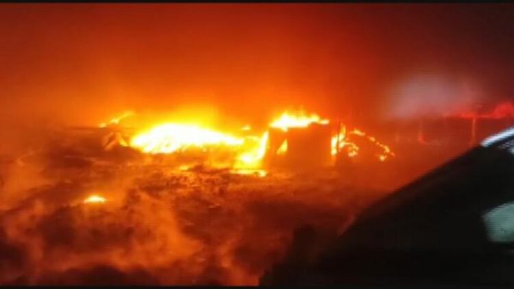 Kauçuk imalathanesinin deposunda kazan patladı