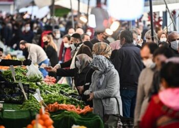 Tarihin en düşük seviyesi: Tüketici güven endeksi dibe vurdu!