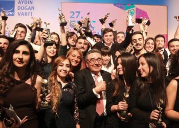 Aydın Doğan Vakfı’nın töreninde AKP’li gazeteci krizi