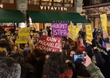 Kadınlar ve LGBTİ+lar Tünel’de toplanmaya başladı