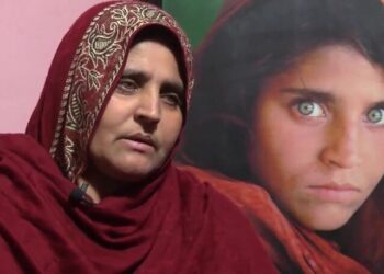 National Geographic’in ünlü Afgan kızı, Taliban’dan kaçarak ülkesini terk etti