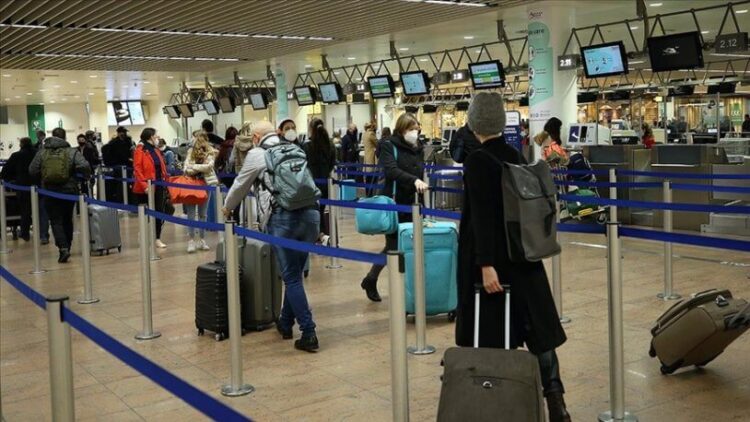 ‘Süper varyant’ alarmı: AB, Afrika’nın güneyinden uçuşları durduruyor