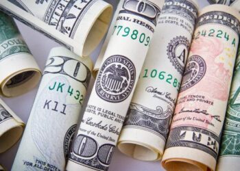 Dolar güne tarihi zirvesinde başladı