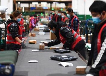 Çinli tüketiciler “Bekarlar Günü”ndeki alışveriş çılgınlığında büyük harcama yaptı