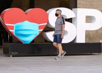 Brezilya’da 58 kent, Kovid-19 endişeleri nedeniyle 2022 karnavalını iptal etti