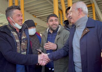 Kılıçdaroğlu pazar alışverişinde: Korkuya mahal yok, çözeceğiz inşallah