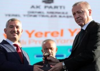 Gri pasaportla yurt dışına insan kaçıran başkanlara Erdoğan’dan ödül