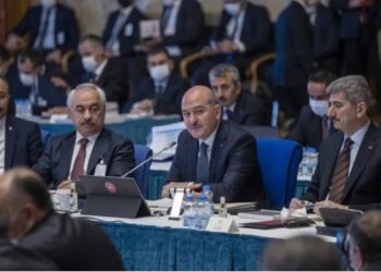 ’10 bin dolar alan siyasetçi’ tartışması: Şantaj için mi kullanacaksınız?