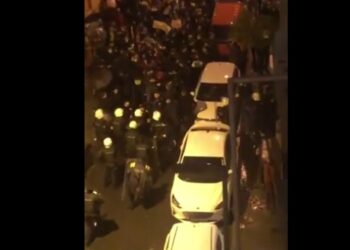 Sokağa çıkan yurttaşlara polis müdahalesi