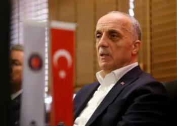 Türk-İş ‘tebessüm ettiren’ asgari ücrete evet diyecek