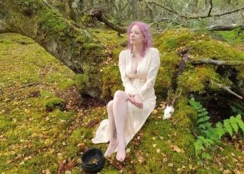 ‘Modern bir cadıyım’ dedi… Her söylediği çıkıyor