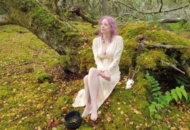 ‘Modern bir cadıyım’ dedi… Her söylediği çıkıyor