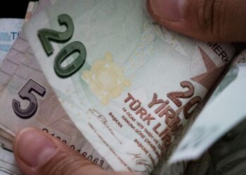 Dikkat çeken yorum: ‘Dolara, borsaya ve banka hesabınıza dikkat!’