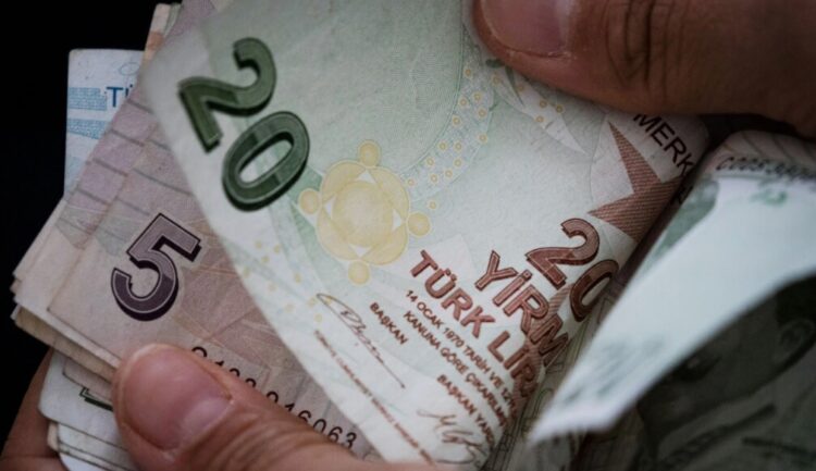 Dikkat çeken yorum: ‘Dolara, borsaya ve banka hesabınıza dikkat!’