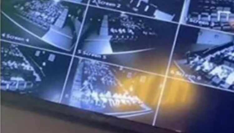 Sinema salonunda cinsel ilişkiye giren çiftleri ifşa etti