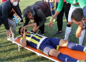 Maç sırasında dili boğazına kaçtı