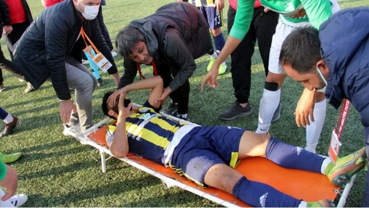 Maç sırasında dili boğazına kaçtı