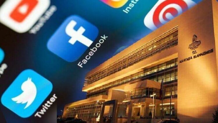 Paylaştığı haber yüzünden ceza alan öğrenci tazminat kazandı