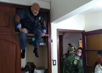 Kaçak işkenceci dolapta yakalandı