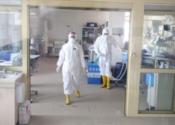 Koronavirüste yeni dalga başladı: Acı rekor geldi!