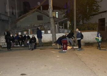 Deprem sonrası vatandaşların gergin bekleyişi sürüyor