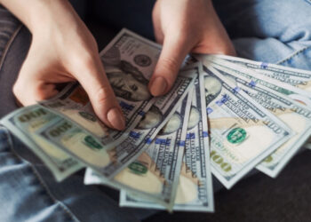 Ünlü ekonomist 2022 dolar kuru rakamını açıkladı