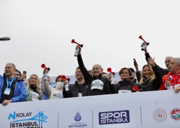 Kılıçdaroğlu ve Akşener’den  maratona 7000 adımlık katılım