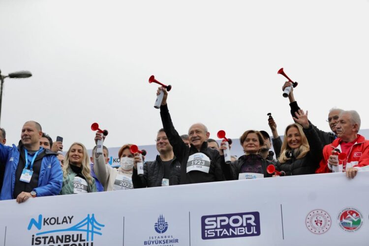 Kılıçdaroğlu ve Akşener’den maratona 7000 adımlık katılım