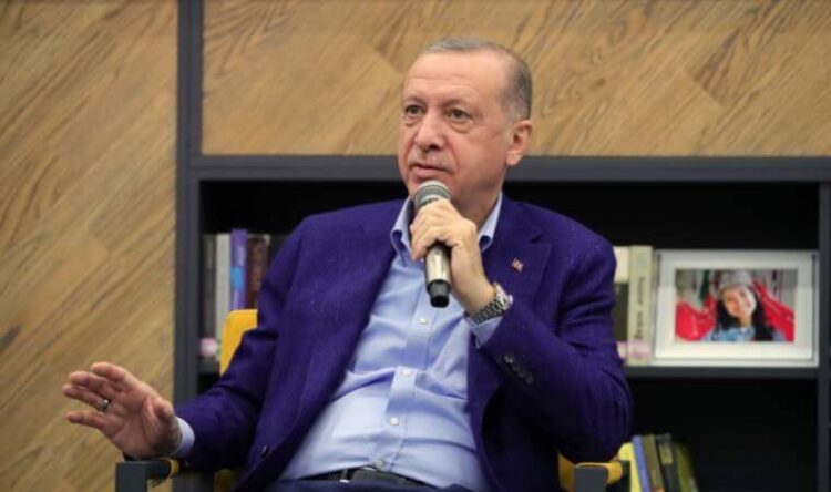 Erdoğan kendisini yine ‘ekonomist’ ilan etti