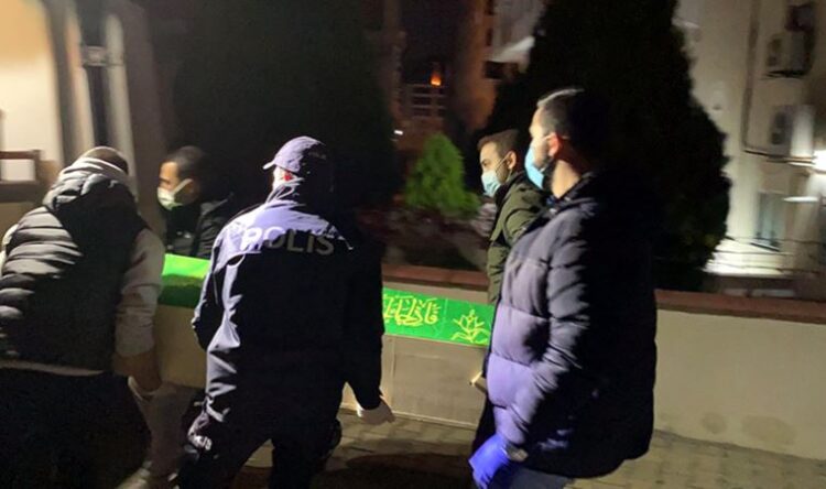 Önce anne ve babasını öldürdü, sonra da kendi yaşamına son verdi