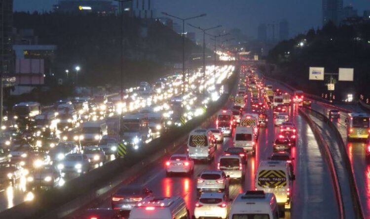 İstanbul’da trafik durma noktasına geldi