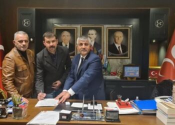 CHP’den istifa etti, MHP’ye katıldı